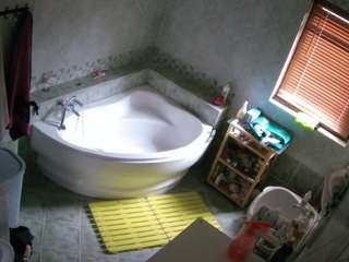 voyeurcam-julmodels-bath-1st-2