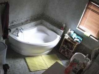 voyeurcam-julmodels-bath-1st-2