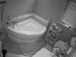voyeurcam-julmodels-bath-1st-2
