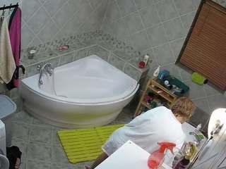 voyeurcam-julmodels-bath-1st-2