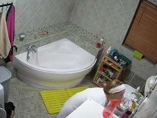 voyeurcam-julmodels-bath-1st-2