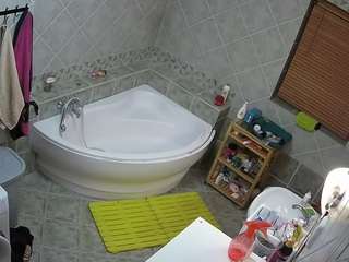voyeurcam-julmodels-bath-1st-2
