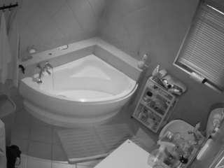 voyeurcam-julmodels-bath-1st-2