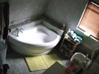 voyeurcam-julmodels-bath-1st-2