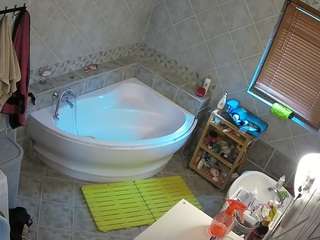 voyeurcam-julmodels-bath-1st-2