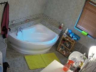 voyeurcam-julmodels-bath-1st-2