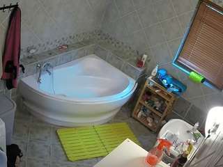 voyeurcam-julmodels-bath-1st-2