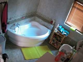 voyeurcam-julmodels-bath-1st-2 camsoda