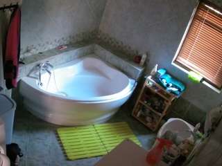 voyeurcam-julmodels-bath-1st-2 camsoda