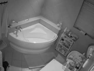 voyeurcam-julmodels-bath-1st-2 camsoda
