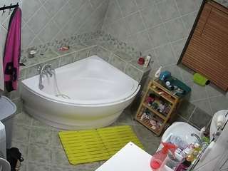 voyeurcam-julmodels-bath-1st-2 camsoda