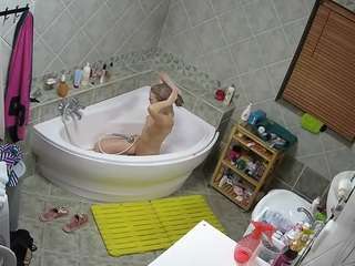 voyeurcam-julmodels-bath-1st-2