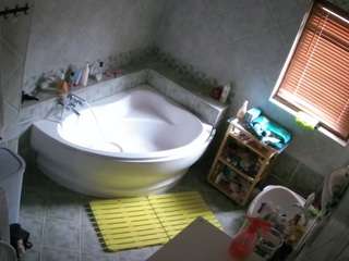 voyeurcam-julmodels-bath-1st-2