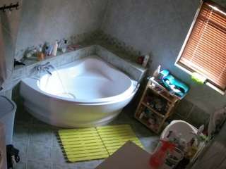 voyeurcam-julmodels-bath-1st-2 camsoda