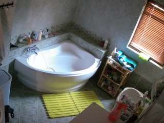 voyeurcam-julmodels-bath-1st-2 camsoda