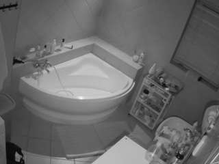 voyeurcam-julmodels-bath-1st-2 camsoda