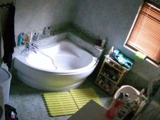 voyeurcam-julmodels-bath-1st-2