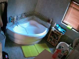 voyeurcam-julmodels-bath-1st-2