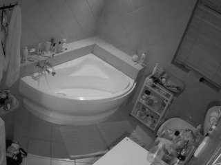 voyeurcam-julmodels-bath-1st-2's Info Image