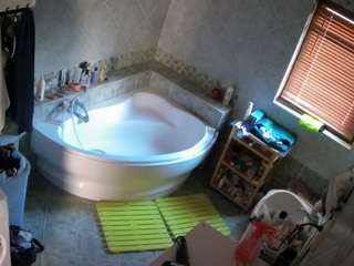 voyeurcam-julmodels-bath-1st-2
