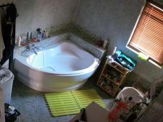 voyeurcam-julmodels-bath-1st-2