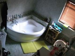 voyeurcam-julmodels-bath-1st-2