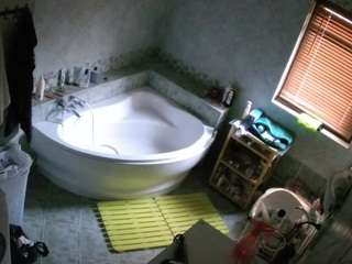 voyeurcam-julmodels-bath-1st-2
