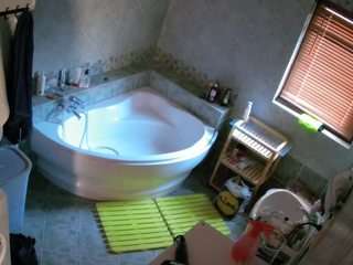 voyeurcam-julmodels-bath-1st-2