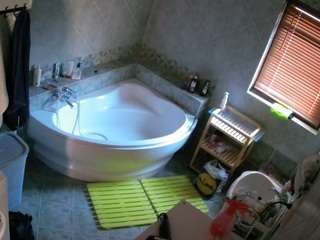 voyeurcam-julmodels-bath-1st-2