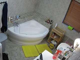 voyeurcam-julmodels-bath-1st-2