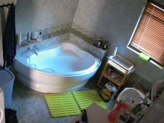 voyeurcam-julmodels-bath-1st-2