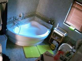 voyeurcam-julmodels-bath-1st-2