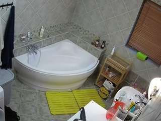 voyeurcam-julmodels-bath-1st-2