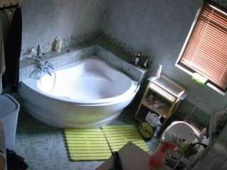 voyeurcam-julmodels-bath-1st-2