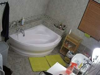 voyeurcam-julmodels-bath-1st-2