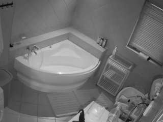 voyeurcam-julmodels-bath-1st-2