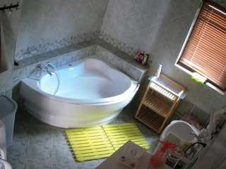 voyeurcam-julmodels-bath-1st-2