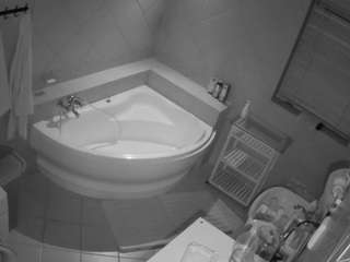 voyeurcam-julmodels-bath-1st-2