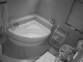 voyeurcam-julmodels-bath-1st-2