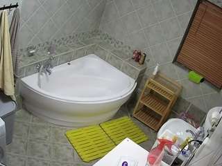 voyeurcam-julmodels-bath-1st-2