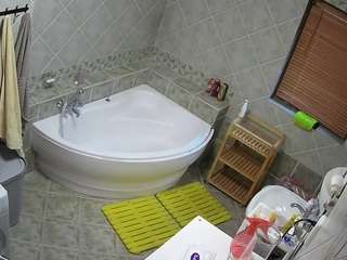 voyeurcam-julmodels-bath-1st-2