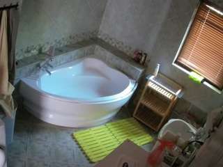 voyeurcam-julmodels-bath-1st-2