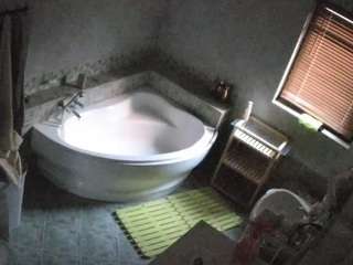 voyeurcam-julmodels-bath-1st-2