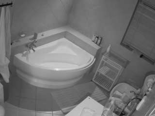 voyeurcam-julmodels-bath-1st-2