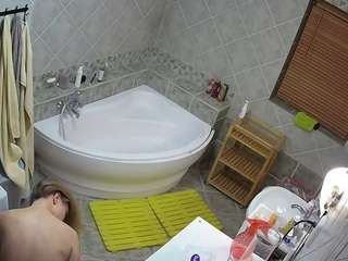 voyeurcam-julmodels-bath-1st-2