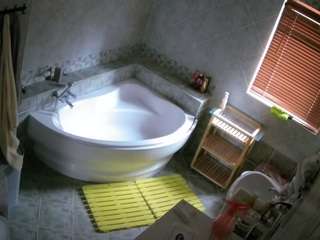 voyeurcam-julmodels-bath-1st-2