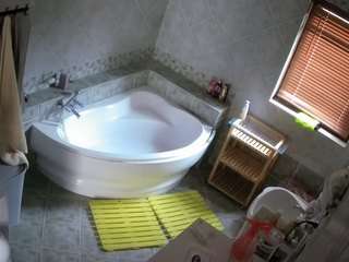 voyeurcam-julmodels-bath-1st-2