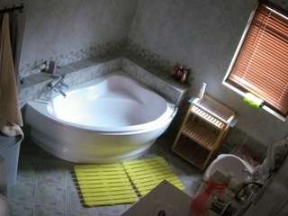 voyeurcam-julmodels-bath-1st-2