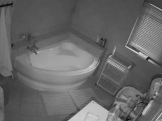 voyeurcam-julmodels-bath-1st-2