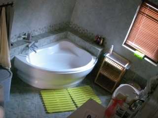 voyeurcam-julmodels-bath-1st-2